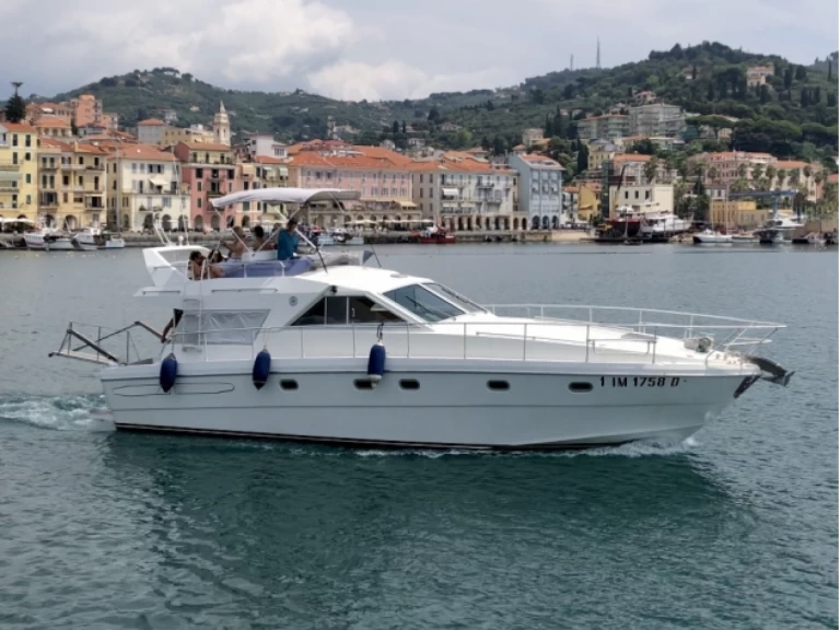 Pronájem lodi Raffaelli Storm v San Lorenzo al Mare na Samboatu