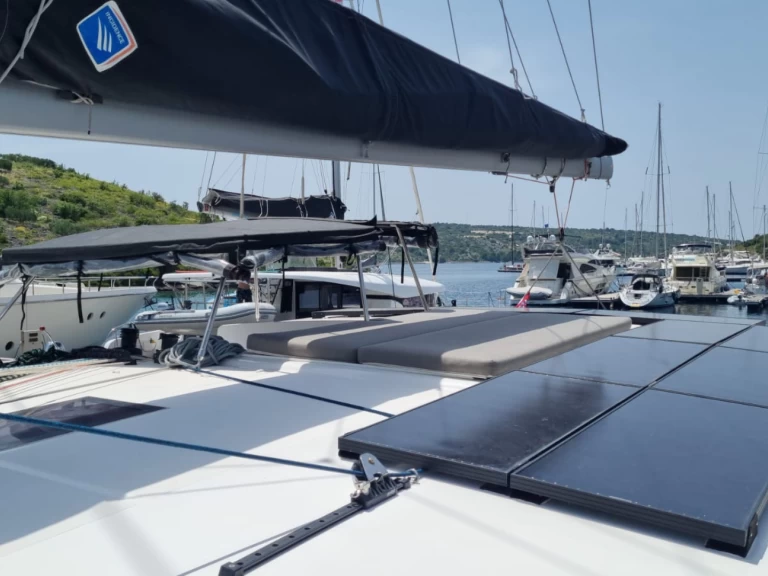 Neel Neel 47 jednotlivci a charterové společnosti v Punat