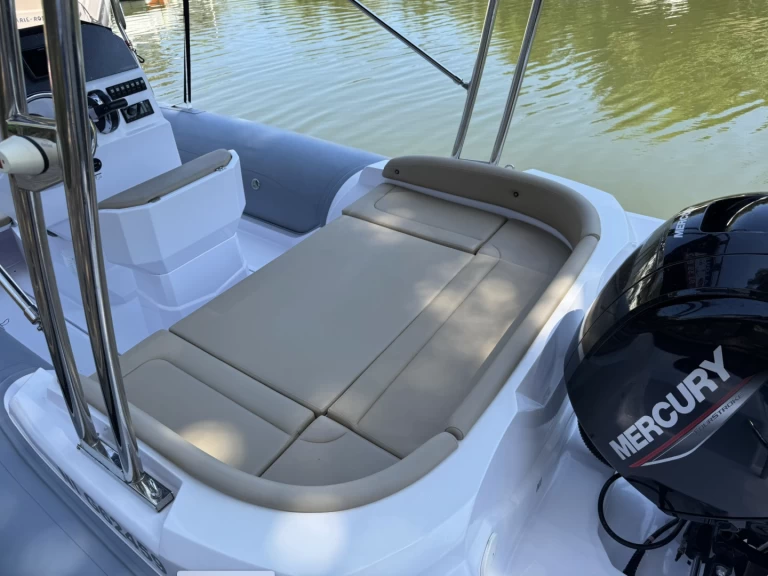 Pronájem jachty v Mandelieu-la-Napoule -Predator 650 na Samboatu