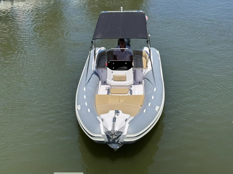 Predator 650 jednotlivci a charterové společnosti v Mandelieu-la-Napoule