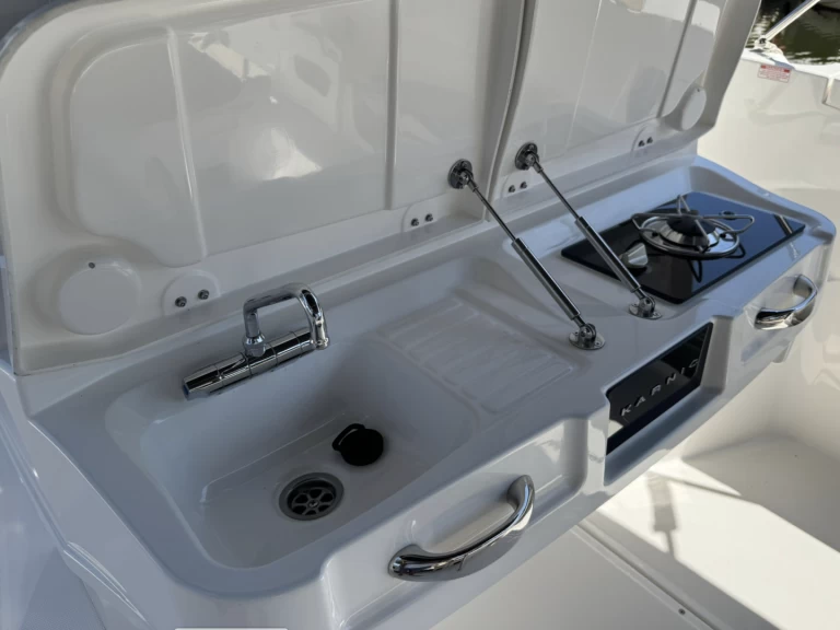 Motorová loď k pronájmu v Mandelieu-la-Napoule za nejlepší cenu