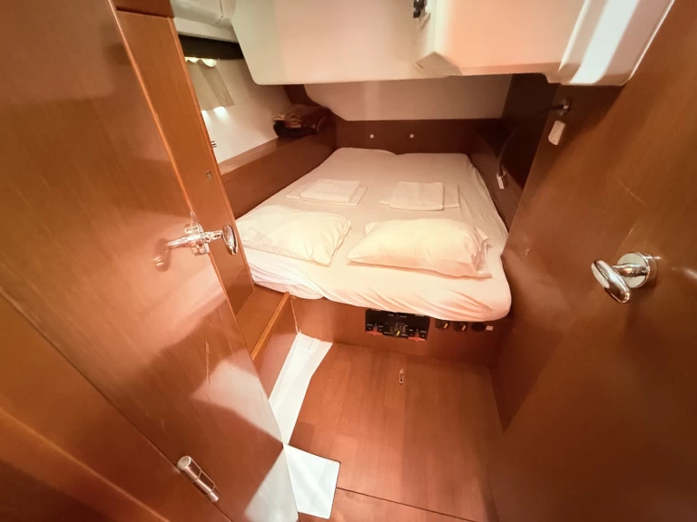 Bénéteau Oceanis 45 jednotlivci a charterové společnosti v Sukošan