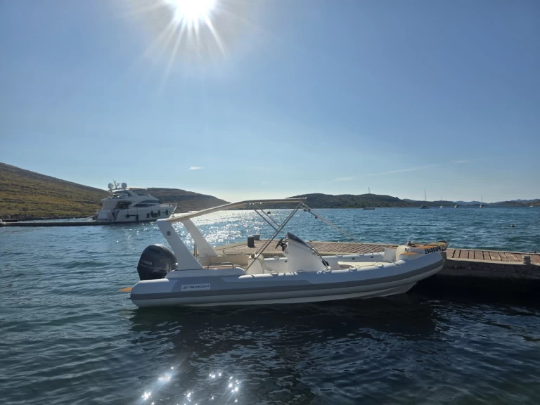 Pronájem jachty v Lukoran -SeaScent 700 na Samboatu