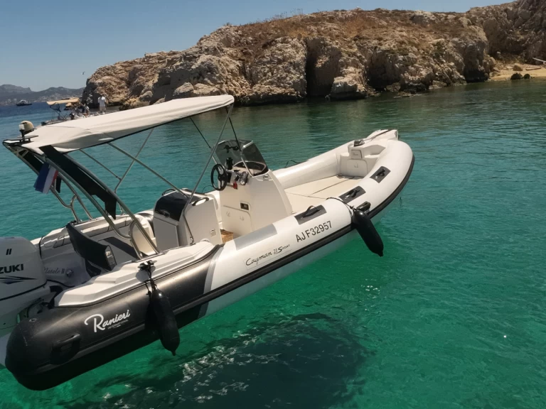 Pronájem Polotuhá loď Ranieri s licencí