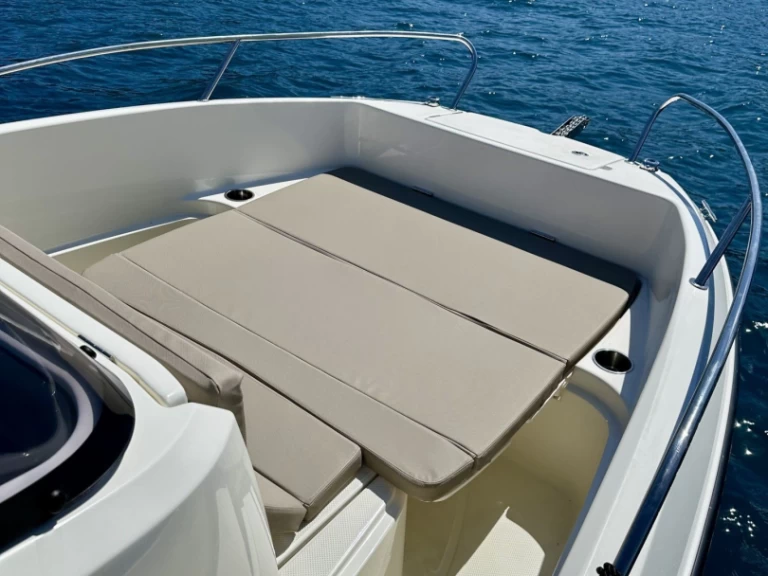 Pronajmout Motorová loď se skipperem či ne Quicksilver v Marseille