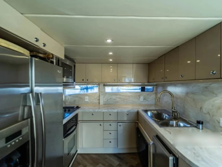 Custom Motor Yacht jednotlivci a charterové společnosti v Newport Beach