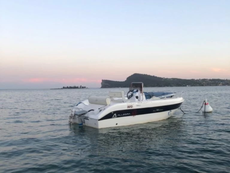 Pronajmout si Allegra Boats All 19 Open v Baveno