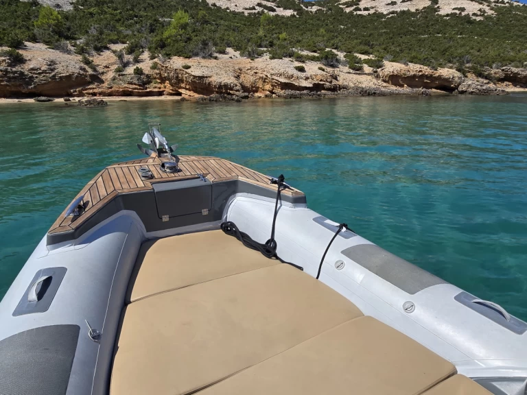 Pronájem Polotuhá loď Grginić s licencí