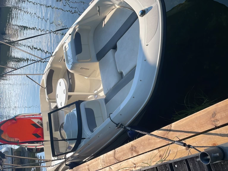 Pronájem lodi Conjux lákavé ceny Element E5