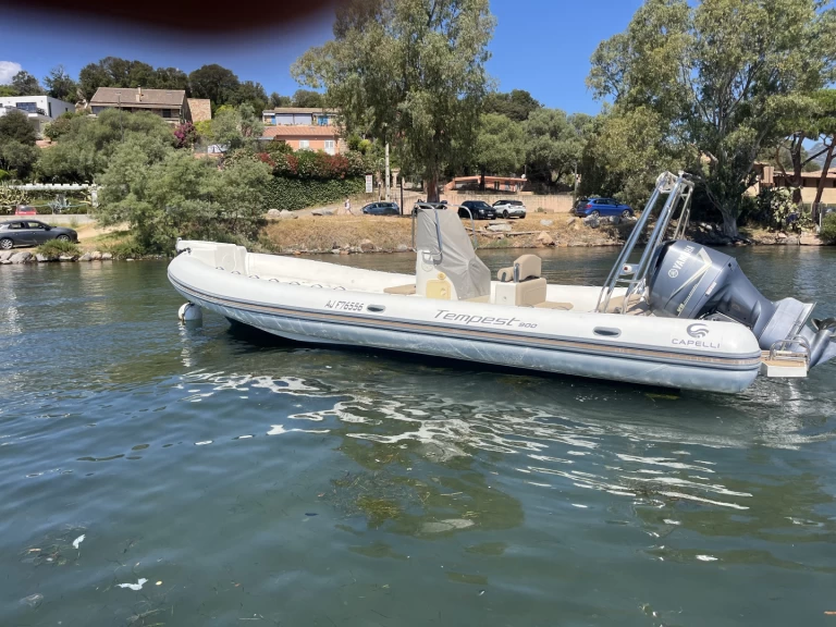 Polotuhá loď k pronájmu v Porto-Vecchio za nejlepší cenu