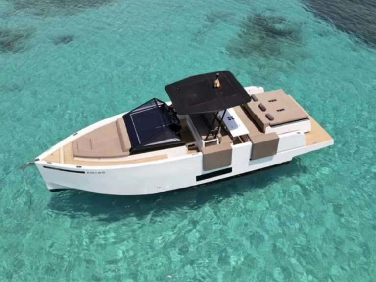 De Antonio D34 jednotlivci a charterové společnosti v Cannes