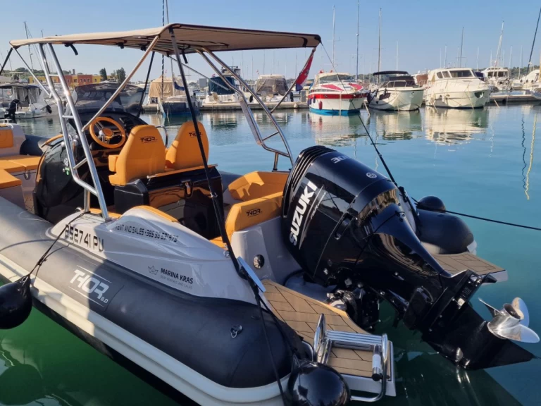 Polotuhá loď k pronájmu v Pula za nejlepší cenu