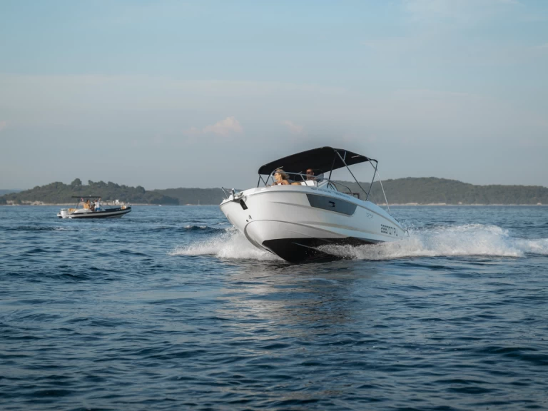 Prua al vento 7.0WA jednotlivci a charterové společnosti v Marina Polesana