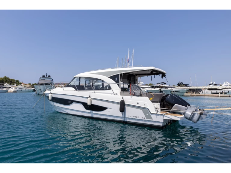 Pronájem Motorová loď v Rogoznica -Bénéteau Antares 11 OB