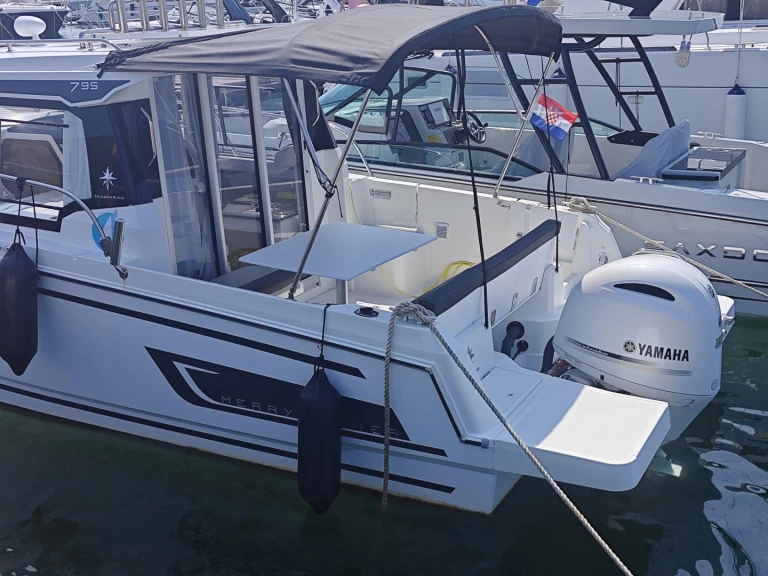 Pronajmout si Jeanneau Merry Fisher 795 Series2 v Punat