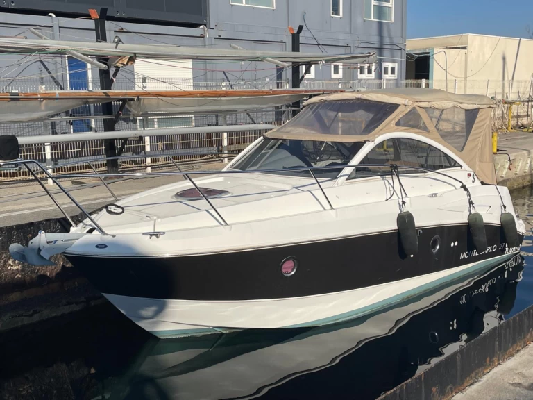 Pronajmout Motorová loď se skipperem či ne Bénéteau v Mandelieu-la-Napoule