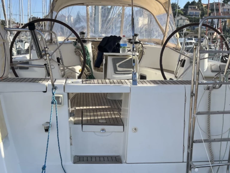 Bénéteau Oceanis 50 jednotlivci a charterové společnosti v Hyeres