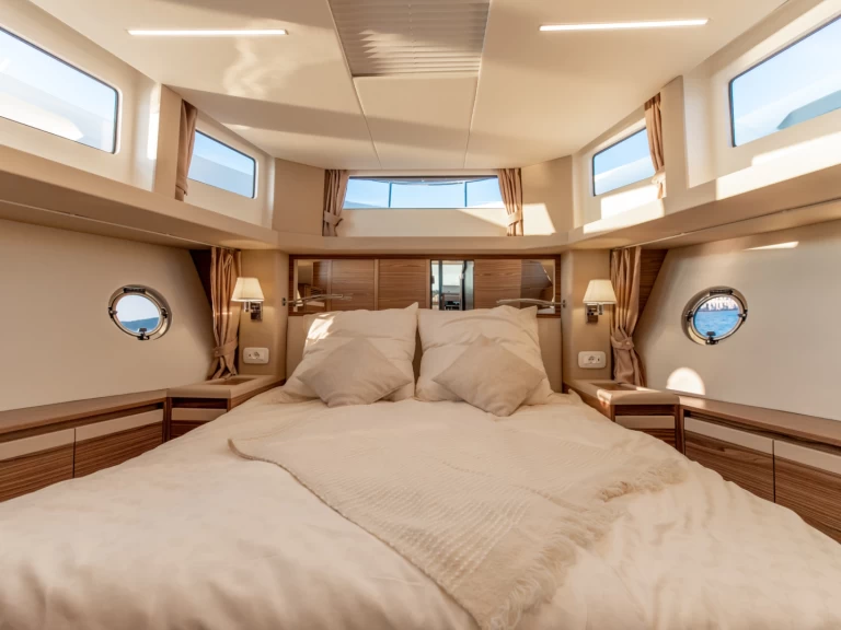 Pronájem Jachta Greenline s licencí