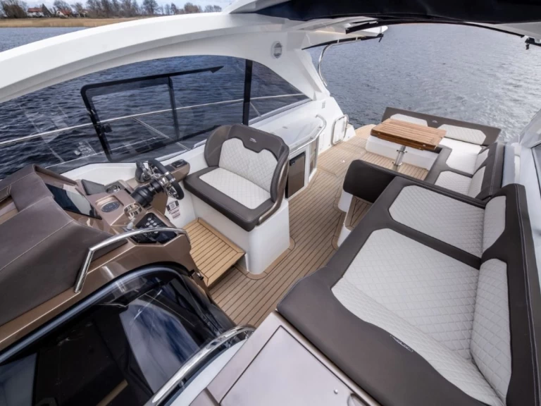 Pronajmout si Galeon Galeon 405 HTL v Antibes