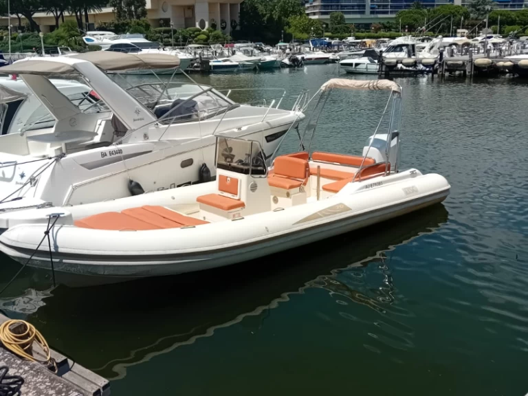 Pronájem lodi Gommoni bsc70 v Port de Cannes Marina na Samboatu