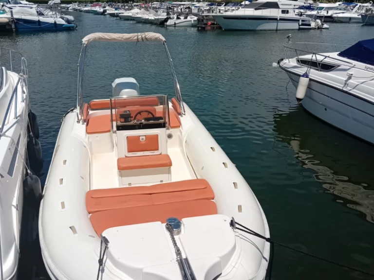 Pronajmout Polotuhá loď se skipperem či ne Gommoni v Port de Cannes Marina