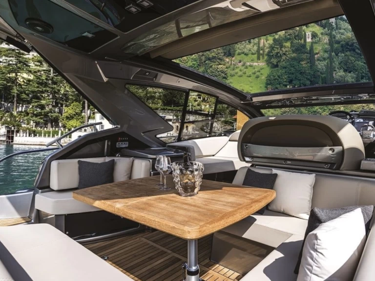 Pronájem jachty v Beaulieu-sur-Mer -Cranchi Cranchi M44 HT na Samboatu