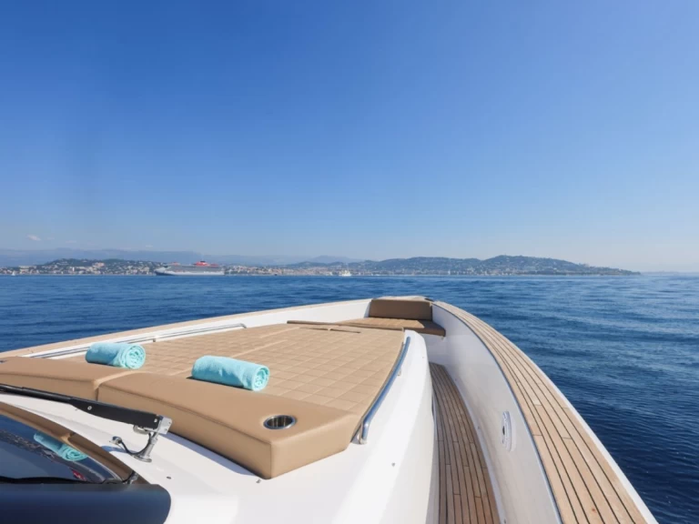 Pronajmout si Pardo Yachts Pardo 50 v Cannes