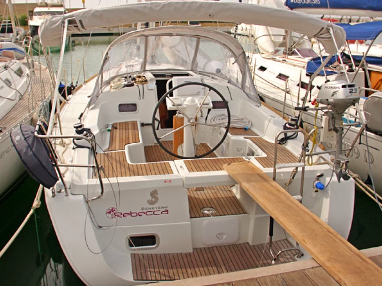 Pronajmout si Bénéteau Oceanis 34 v San Vincenzo