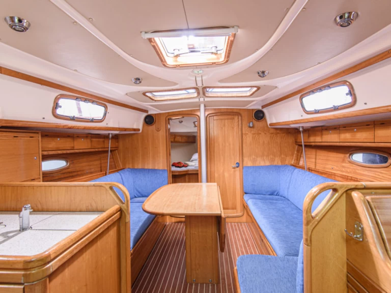 Bavaria Cruiser 37 jednotlivci a charterové společnosti v San Vincenzo