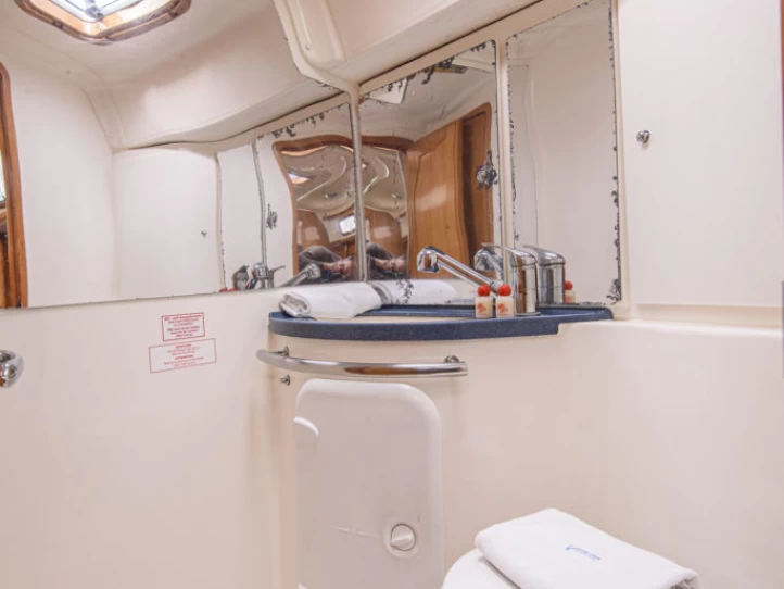 Pronajmout si Bavaria Cruiser 37 v San Vincenzo