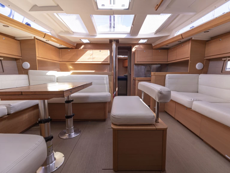 Pronajmout Plachetnice se skipperem či ne Dufour v San Vincenzo