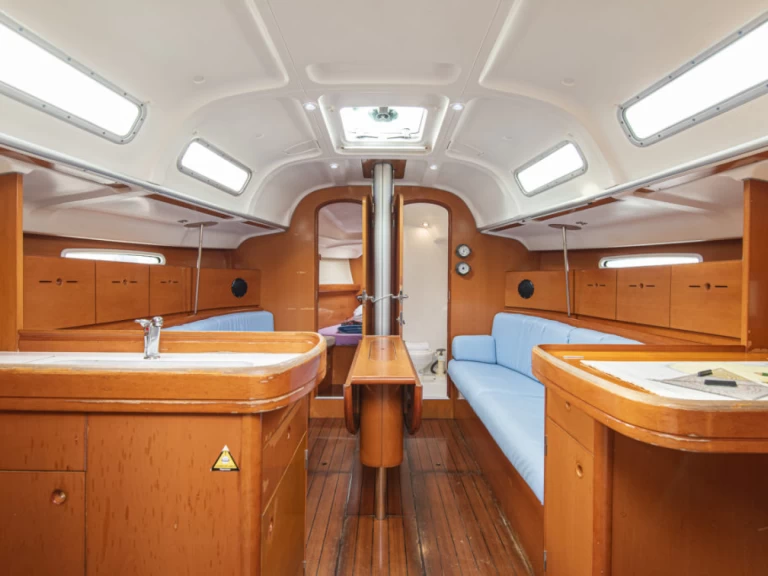 Bénéteau First 40.7 jednotlivci a charterové společnosti v San Vincenzo