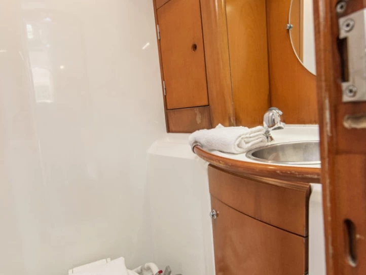 Pronájem lodi San Vincenzo lákavé ceny First 40.7