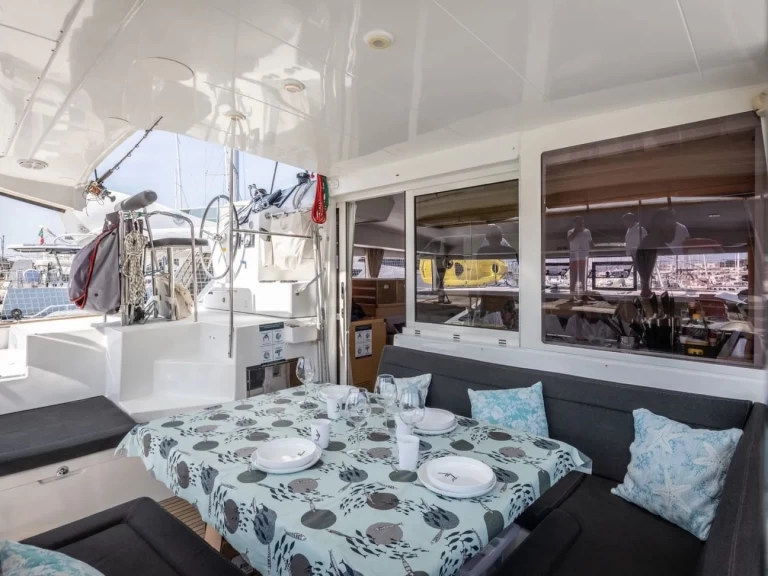 Pronajmout Katamarán se skipperem či ne Lagoon v San Vincenzo