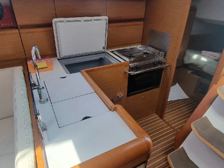 Jeanneau Sun Odyssey 419 jednotlivci a charterové společnosti v San Vincenzo