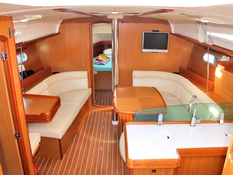 Pronájem Plachetnice v San Vincenzo -Jeanneau Sun Odyssey 42i