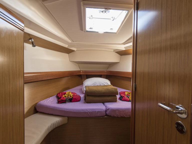 Pronajmout Plachetnice se skipperem či ne Jeanneau v San Vincenzo