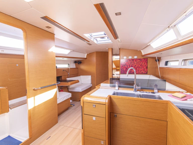 Jeanneau Sun Odyssey 439 jednotlivci a charterové společnosti v San Vincenzo