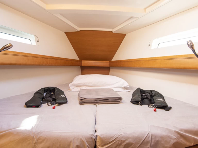 Pronajmout si Jeanneau Sun Odyssey 439 v San Vincenzo