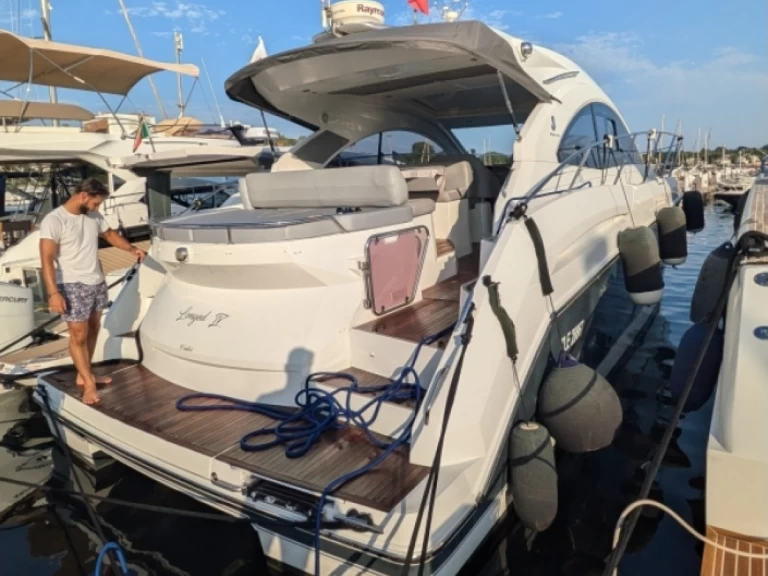 Pronájem lodi MonteCarloYachts 42 v Monako na Samboatu
