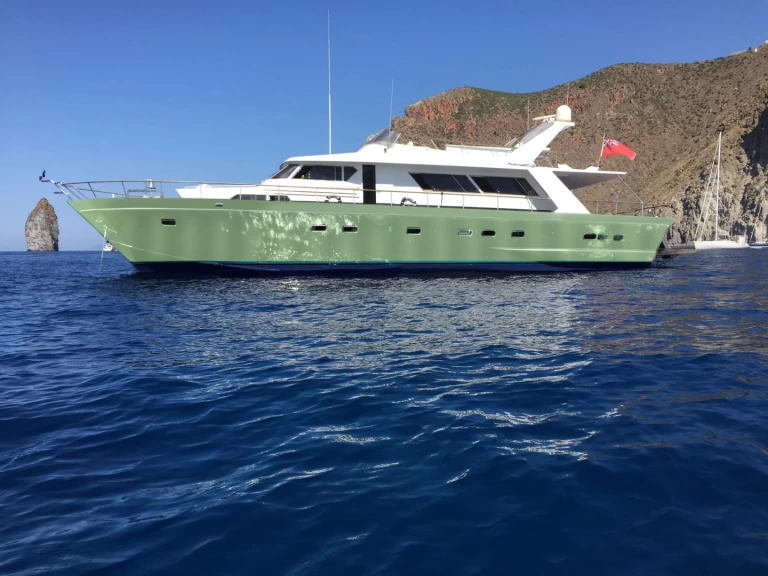 Cantieri Pegasus 80 jednotlivci a charterové společnosti v Olbia