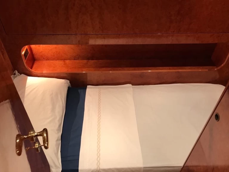 Pronajmout Jachta se skipperem či ne Cantieri v Olbia