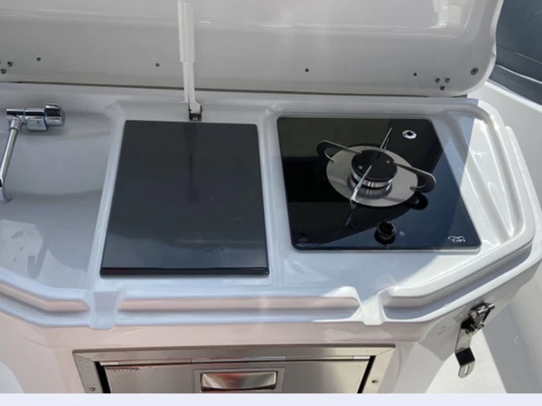 Salpa SALPA 26 SOLEIL jednotlivci a charterové společnosti v Port Grimaud