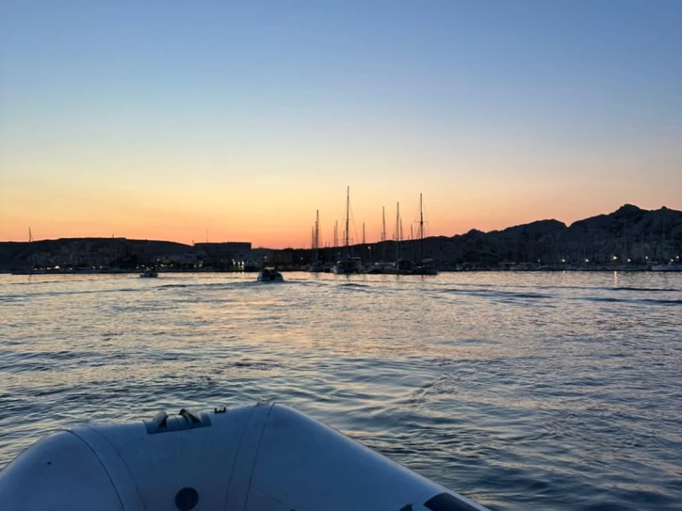 Pronájem Polotuhá loď Lomac s licencí