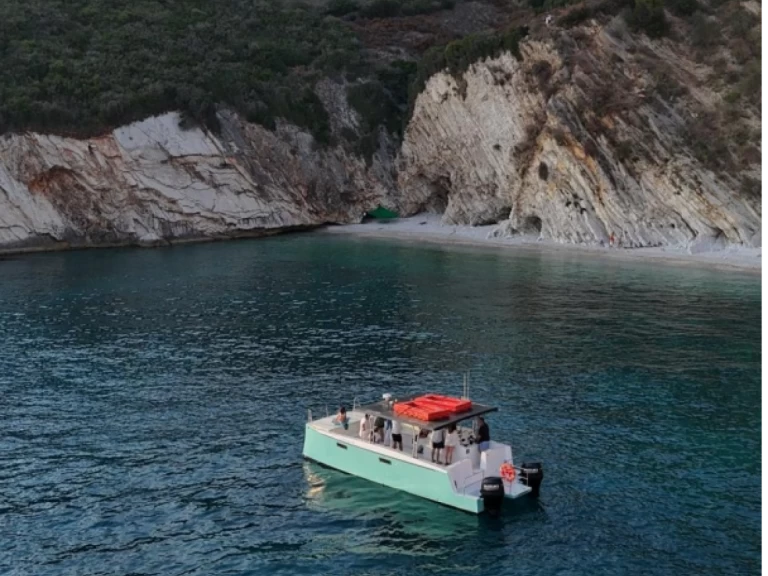 Pronájem jachty v Himarë -Aliboats DI BERNARDINI ALESSANDRO na Samboatu