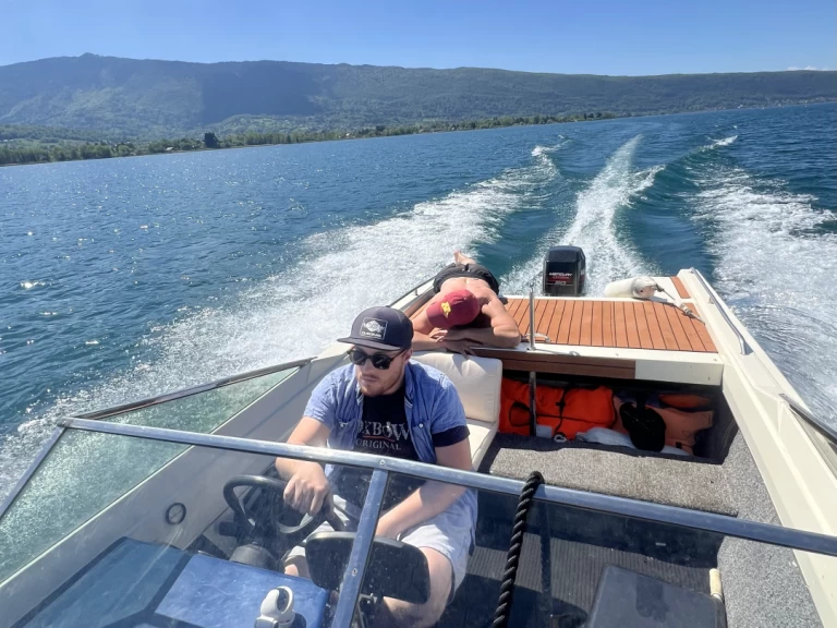 Pronajmout si Savoie Marine Etoile Filante v Annecy
