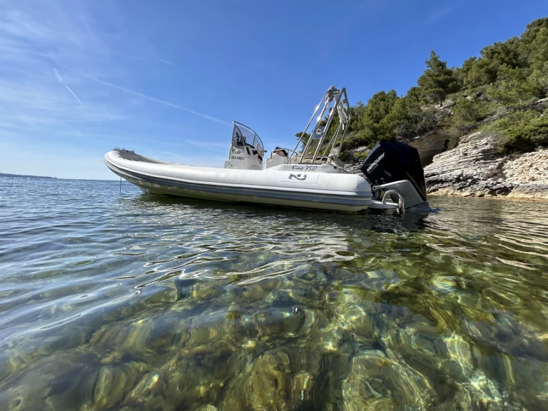 Pronájem lodi Nuova Jolly King 750 v Saint-Florent na Samboatu