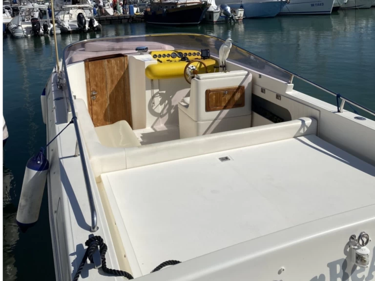 Molinari AIRON MARINE  jednotlivci a charterové společnosti v Talamone
