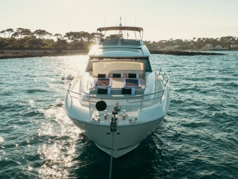 Pronájem jachty v Amalfi  -Prestige 680S na Samboatu