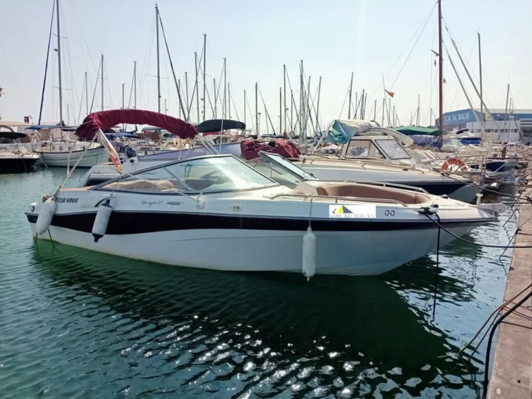 Pronájem lodi Four Winns Horizon 210 v Vilanova i la Geltrú na Samboatu